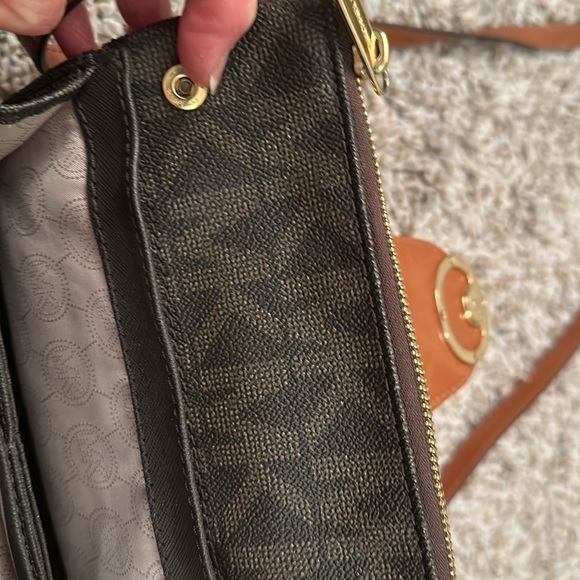 Michael Kors small shoulder or crossover bag - Picture 5 of 7